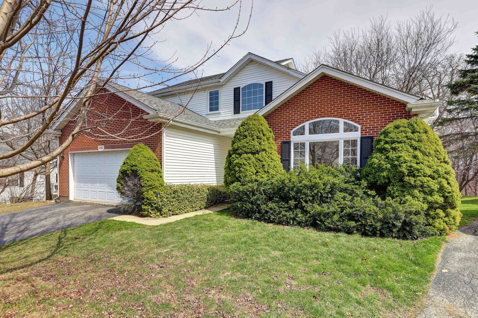 102 N Crooked Lake LN, Lindenhurst, IL 60046