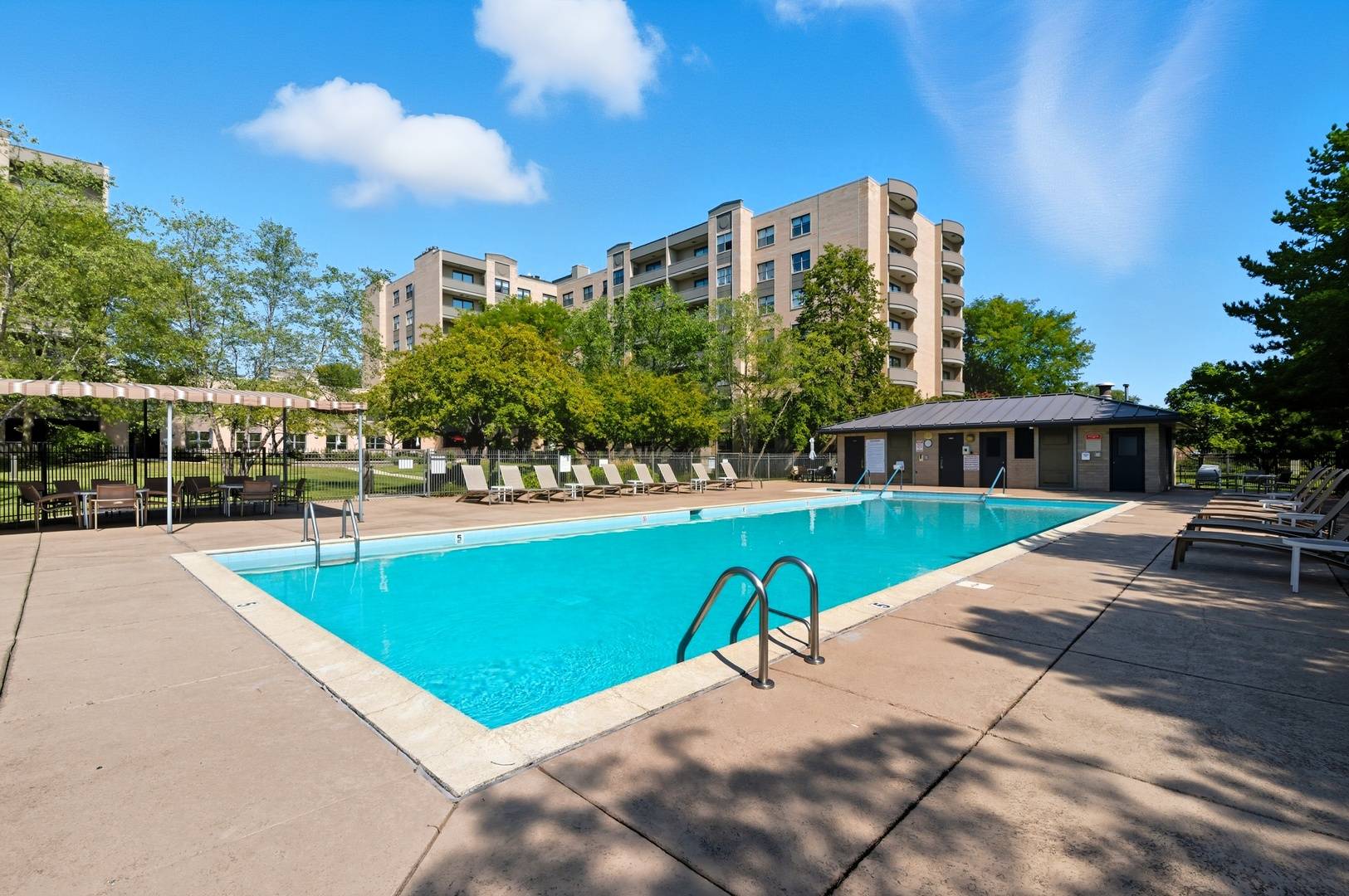4545 W Touhy AVE #116, Lincolnwood, IL 60712