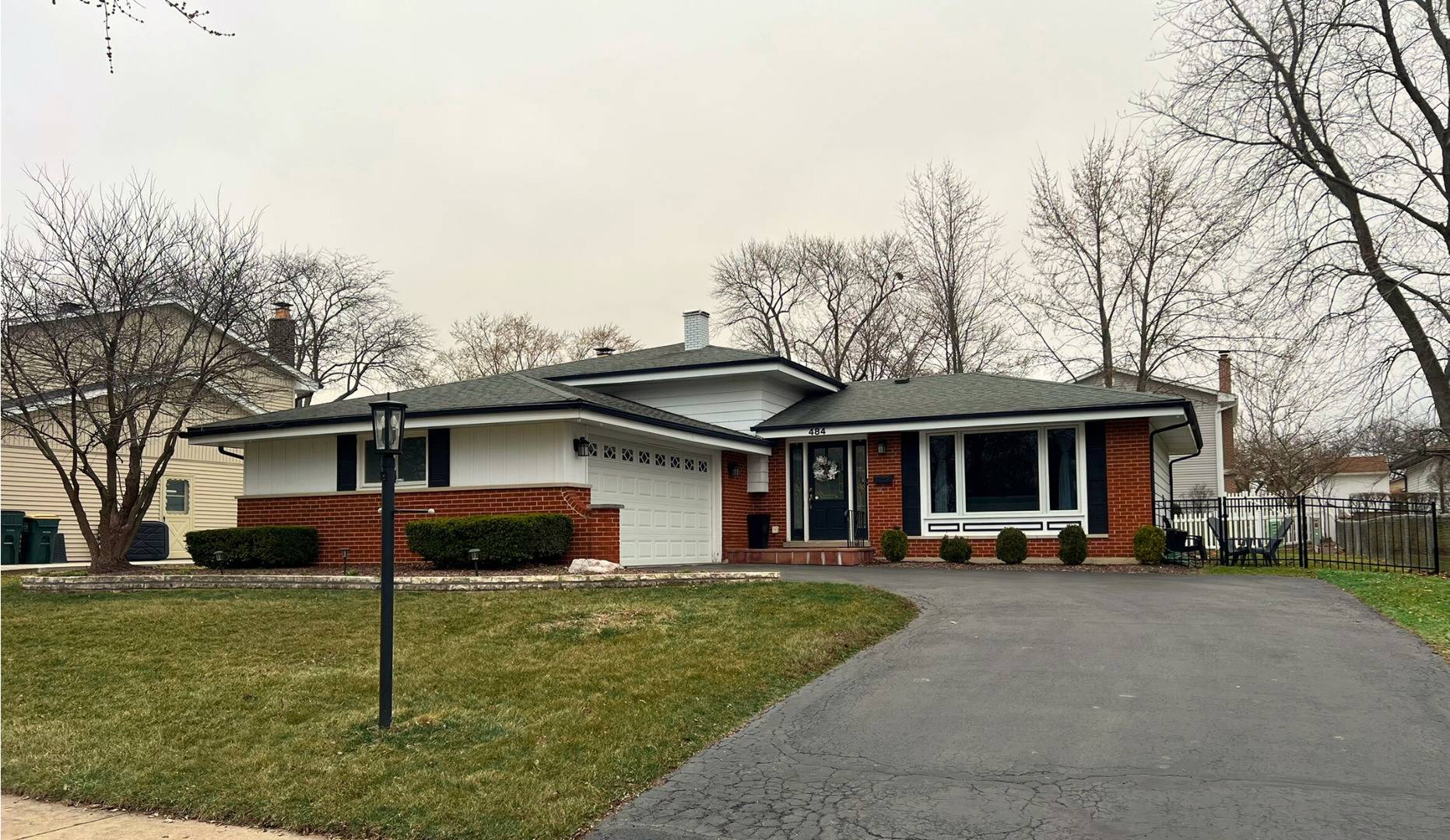 17W484 Earl CT, Darien, IL 60561