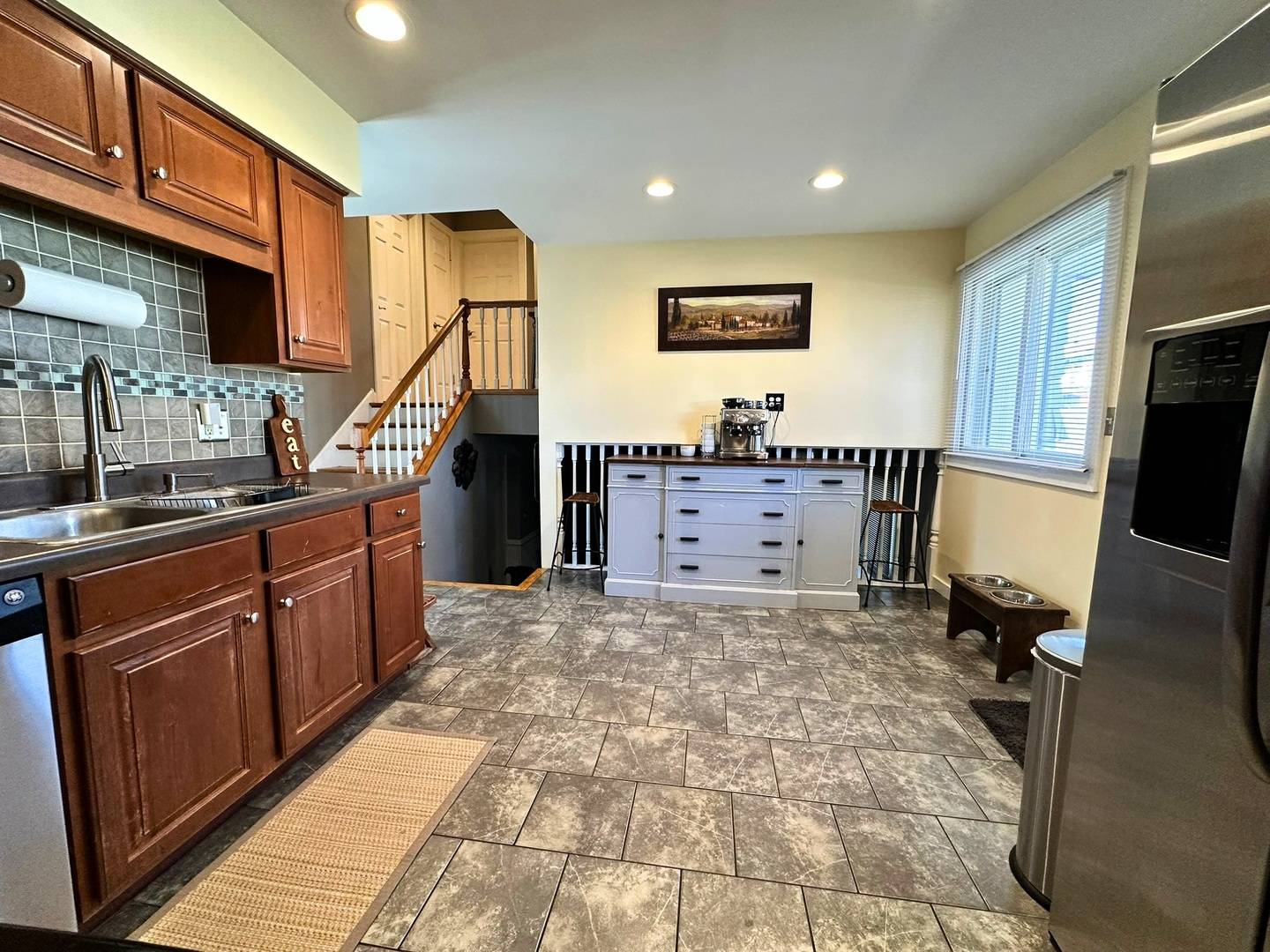 17W484 Earl CT, Darien, IL 60561