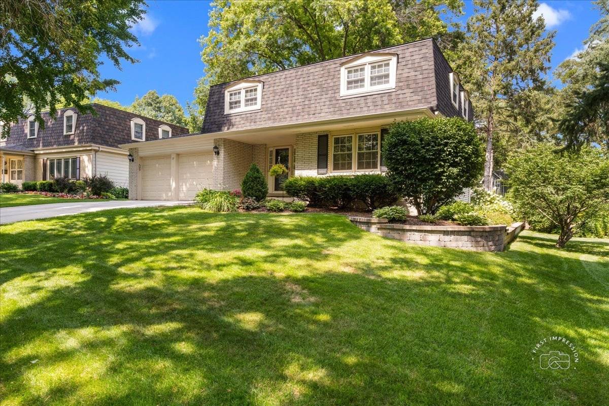 77 Bluebird LN, Naperville, IL 60565