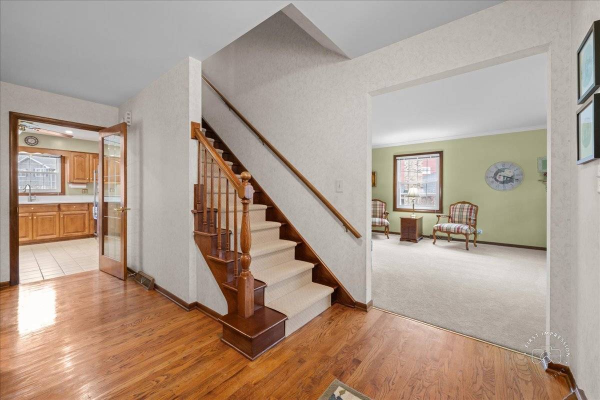 77 Bluebird LN, Naperville, IL 60565