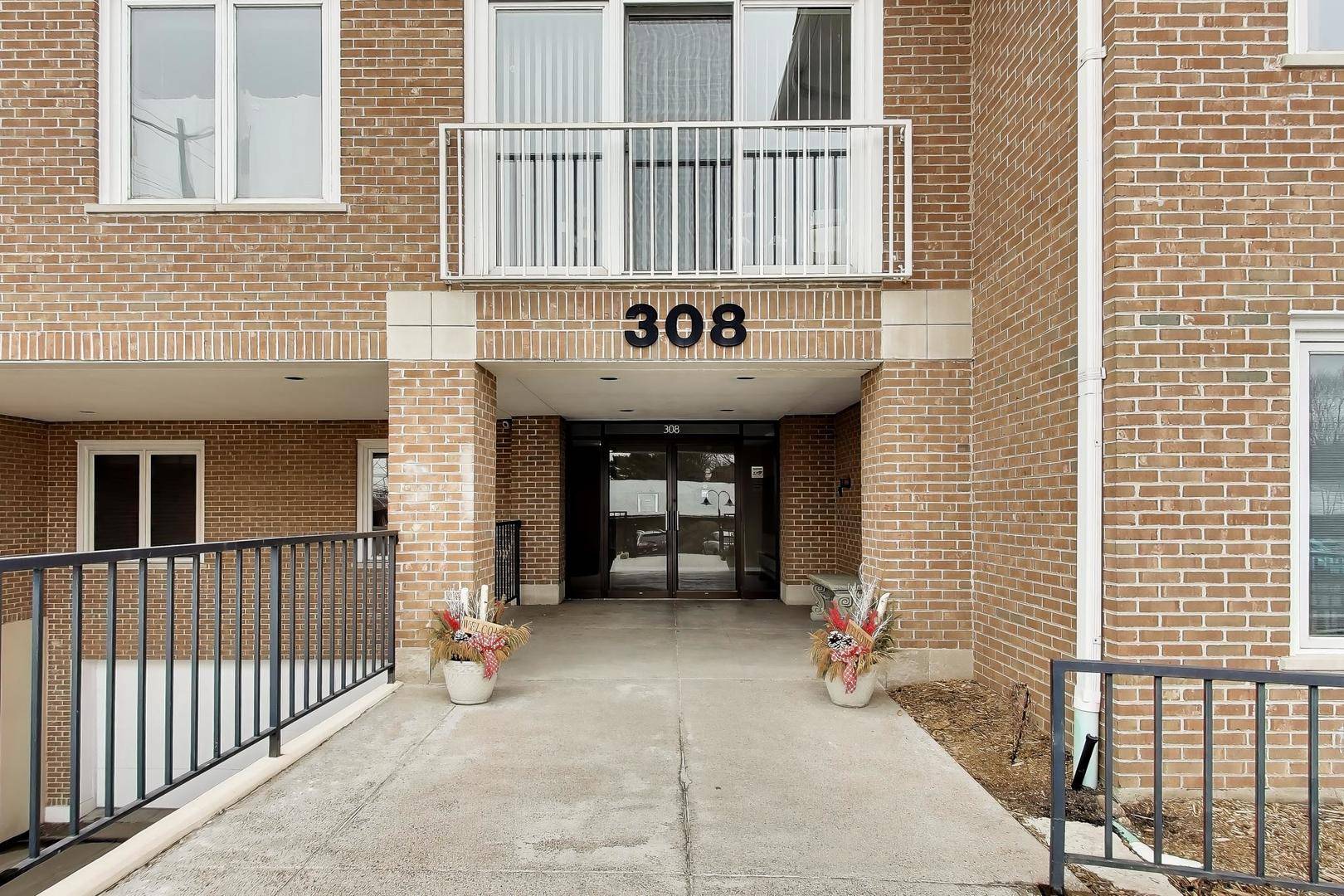 308 Happ RD #108, Northfield, IL 60093