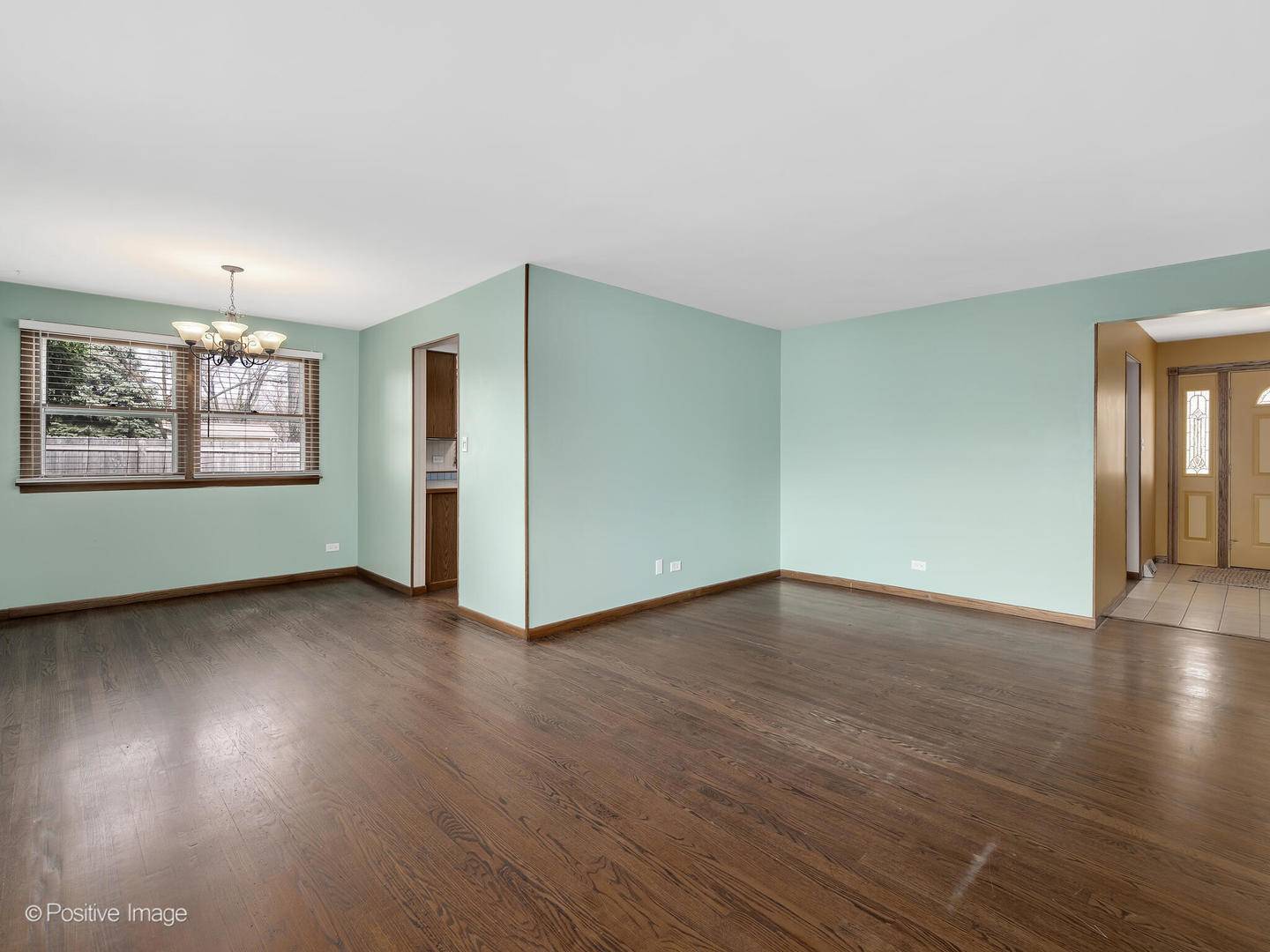 7102 Beechnut LN, Darien, IL 60561