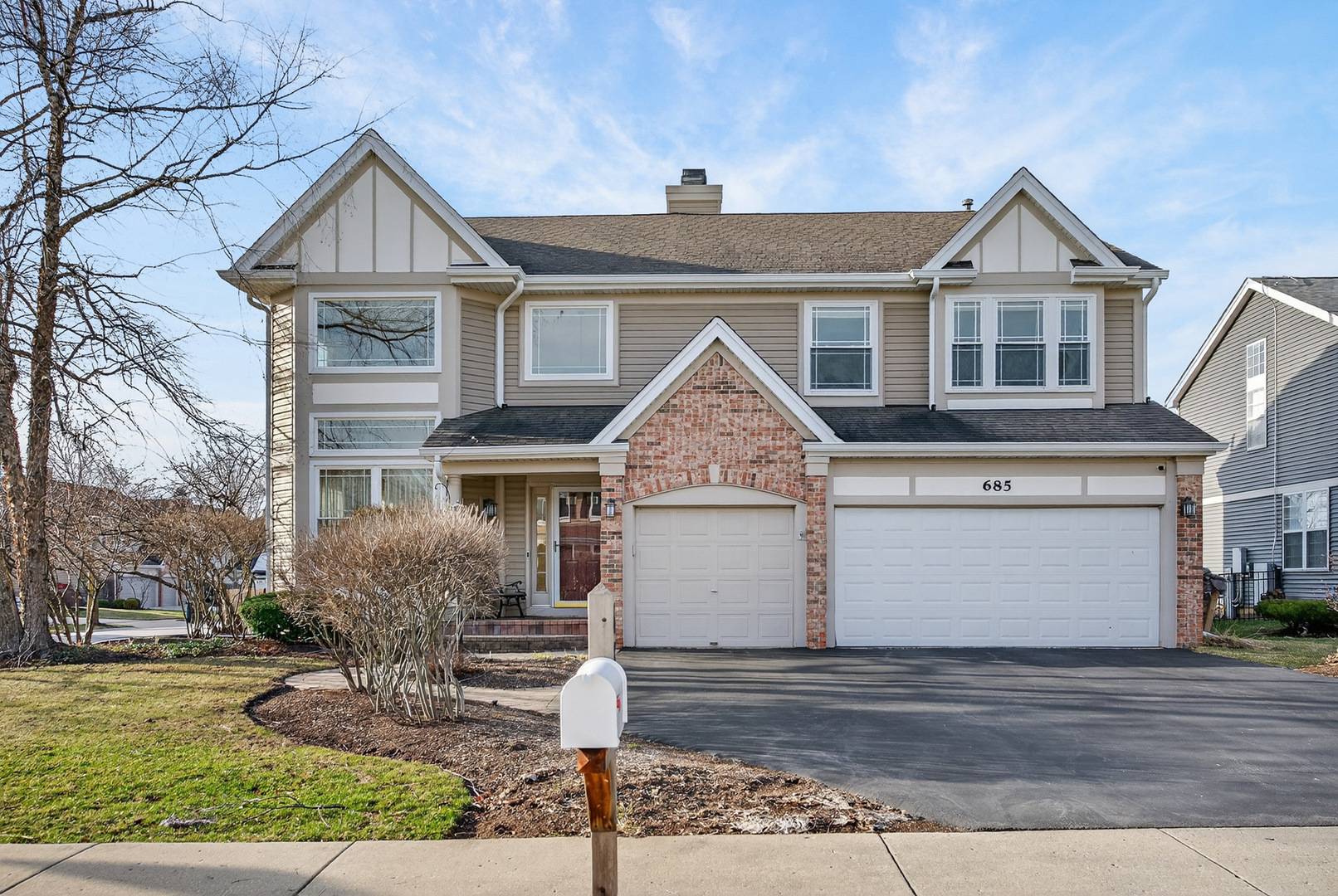 685 E Thornhill LN, Palatine, IL 60074