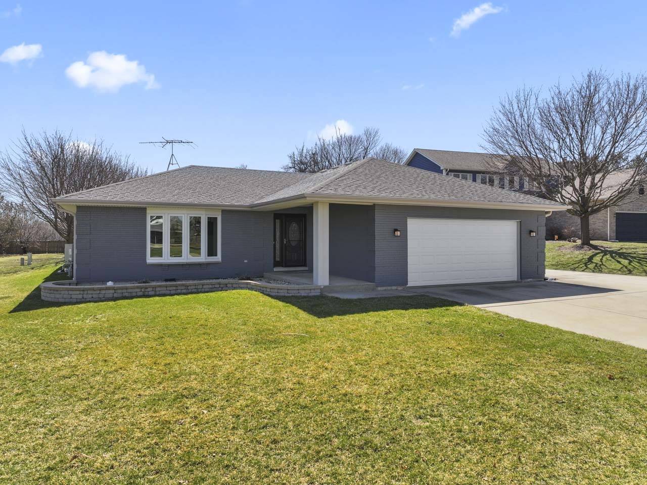 12205 Oakcrest DR, Huntley, IL 60142