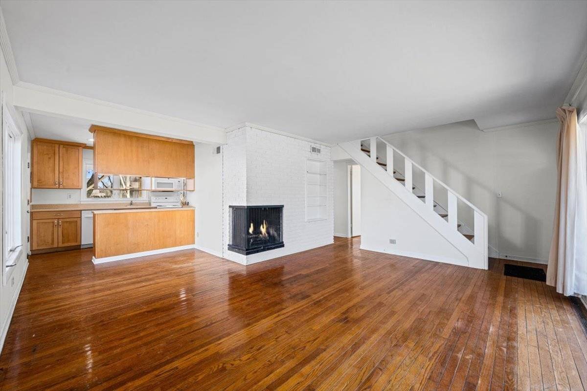 2133 Crawford AVE, Evanston, IL 60201