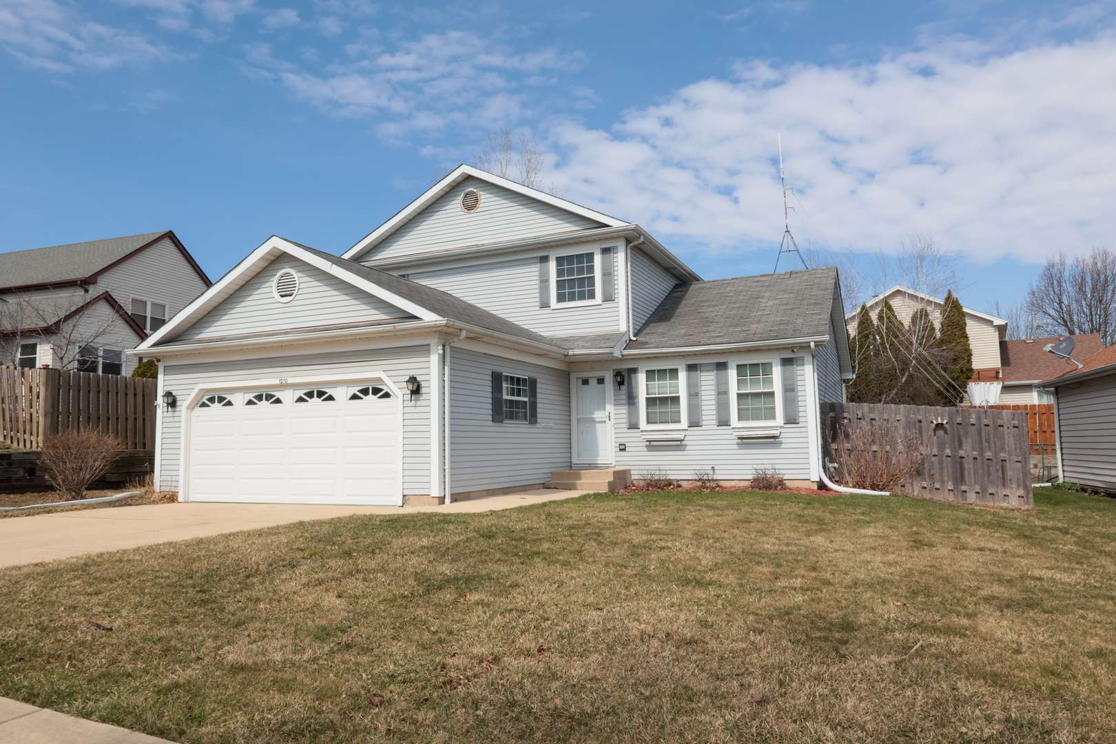 1210 Downing DR, Hoffman Estates, IL 60192