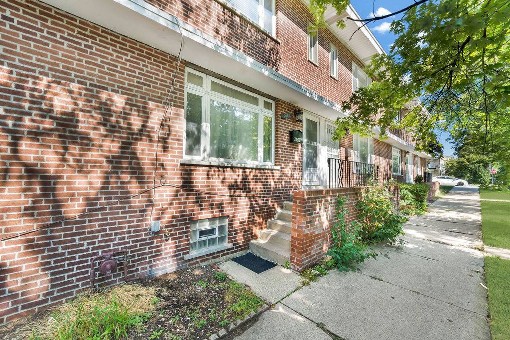2006 W Farwell AVE, Chicago, IL 60645