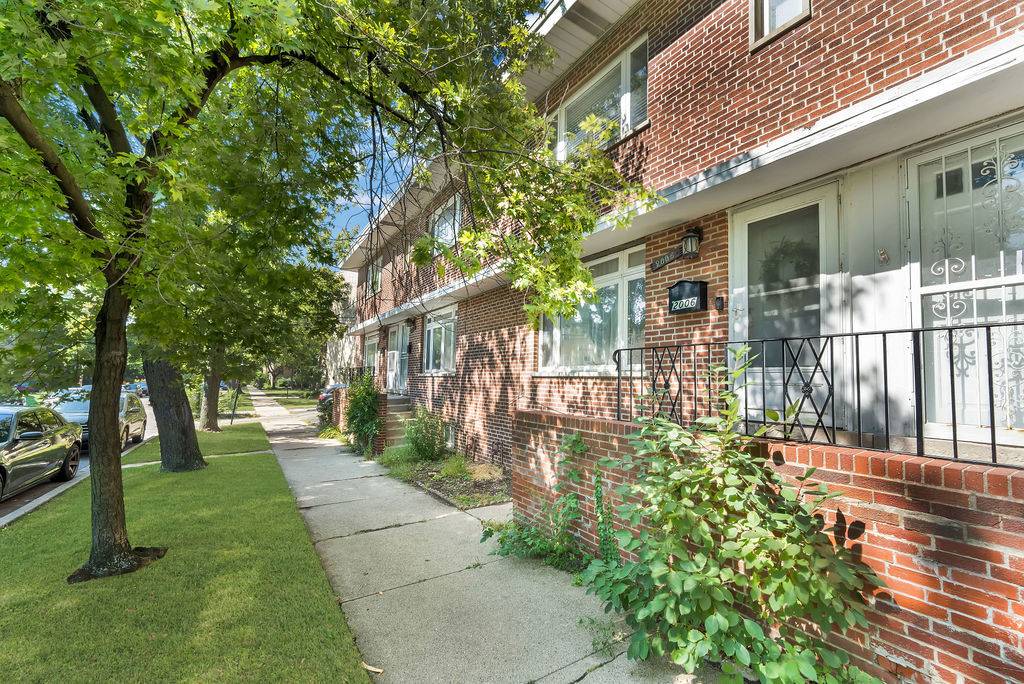 2006 W Farwell AVE, Chicago, IL 60645