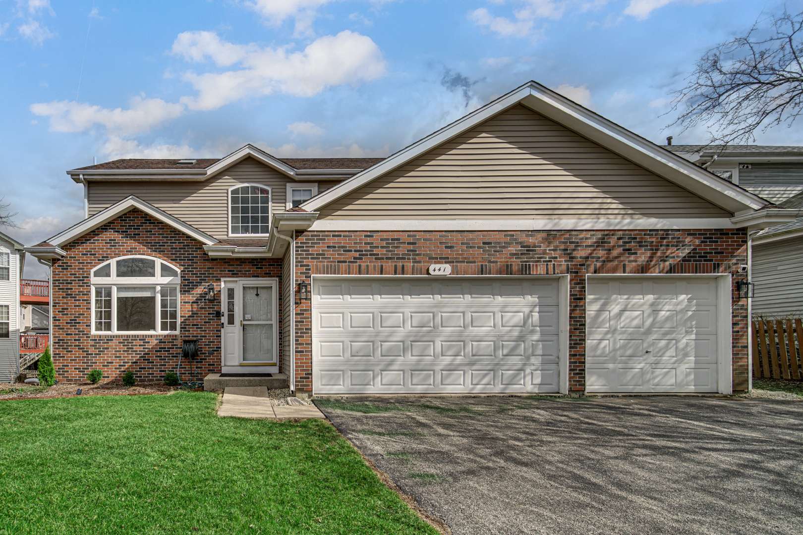 441 N Crooked Lake LN, Lindenhurst, IL 60046