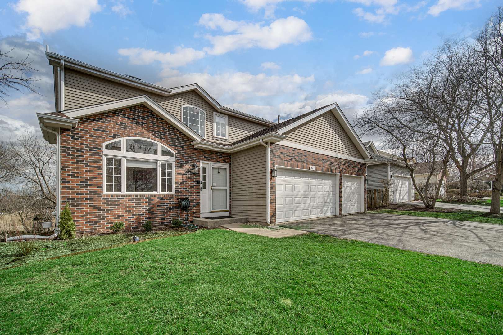 441 N Crooked Lake LN, Lindenhurst, IL 60046
