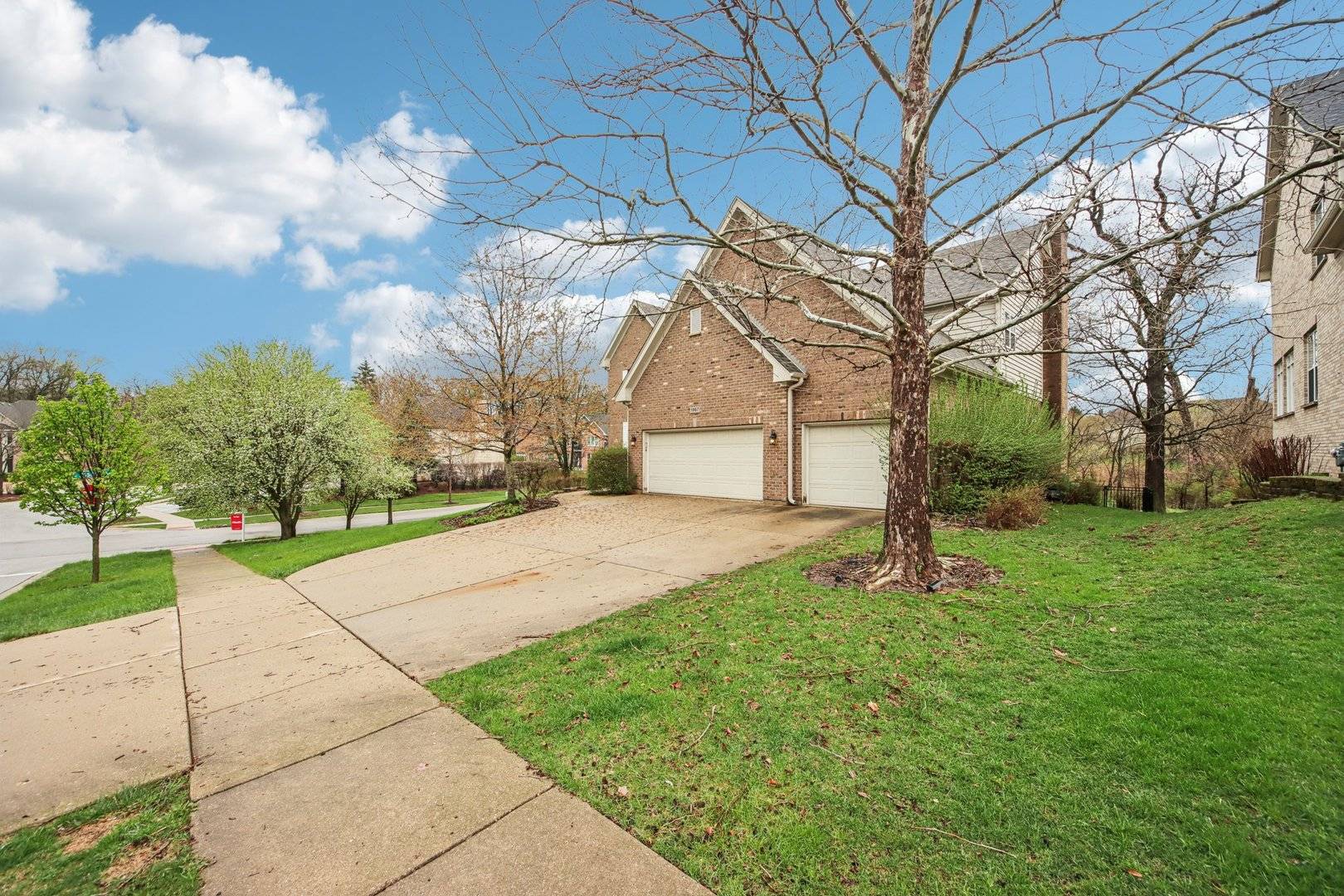 1967 N Meryls TER, Palatine, IL 60074