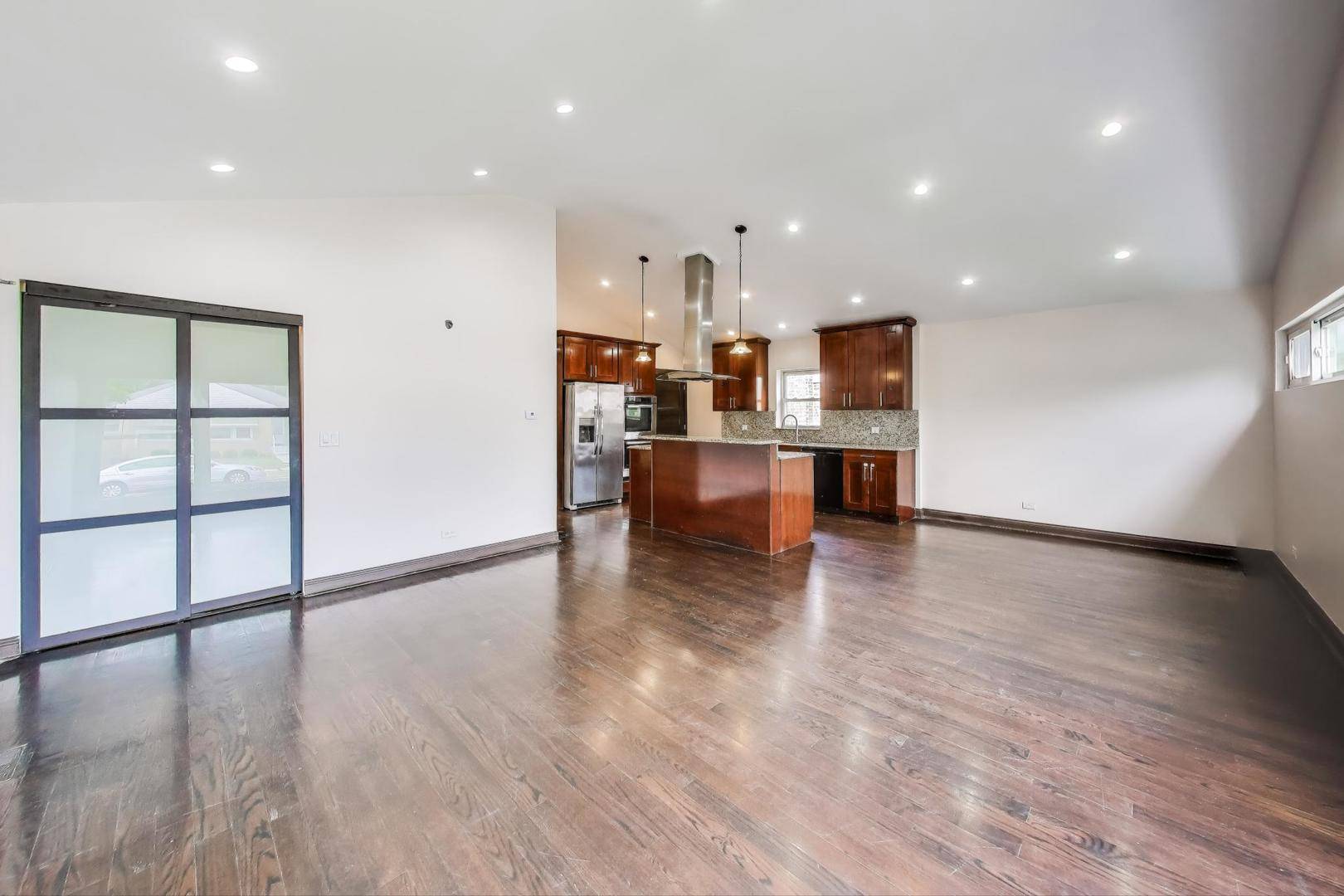 6544 N Albany AVE, Chicago, IL 60645