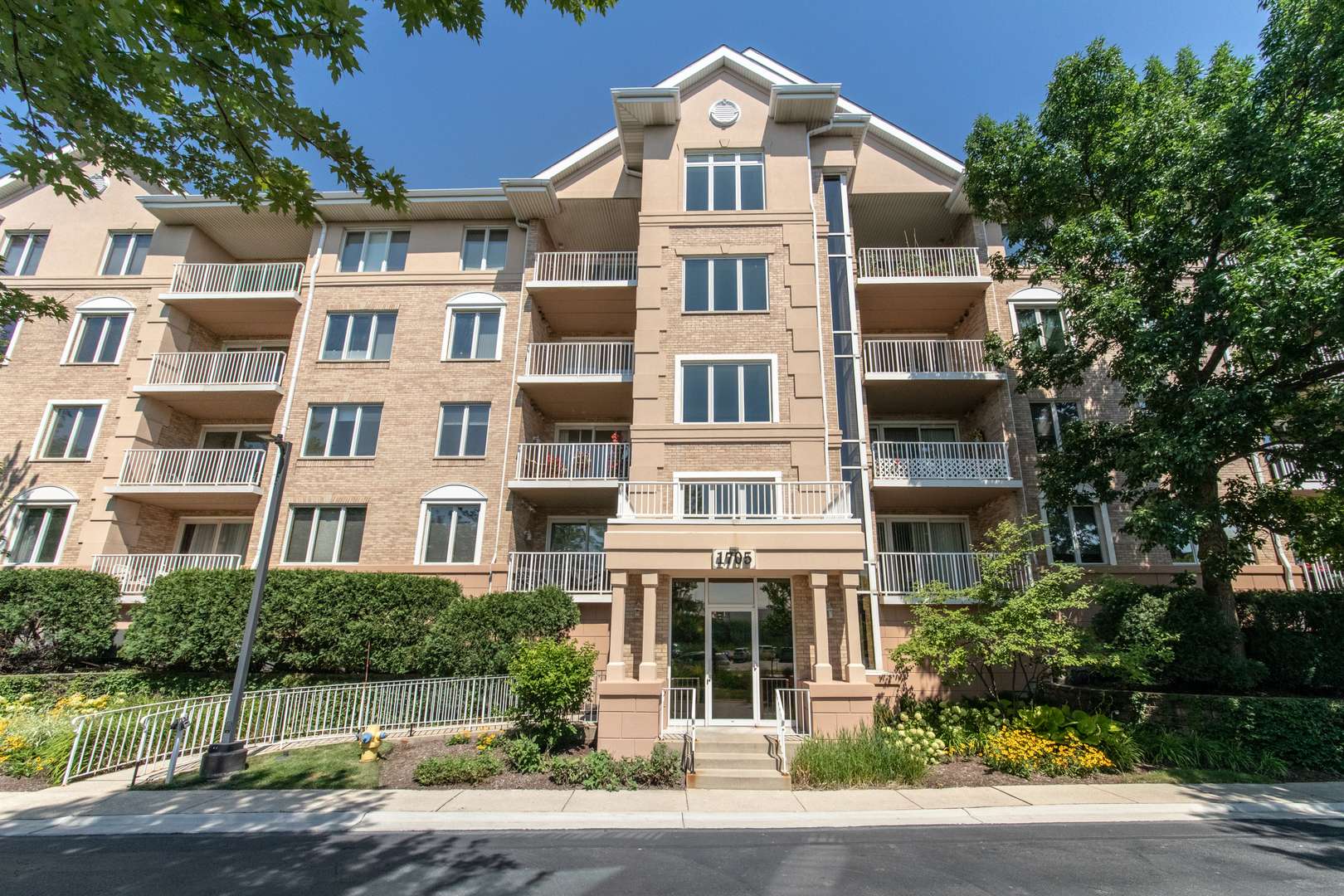 1705 Pavilion WAY #503, Park Ridge, IL 60068
