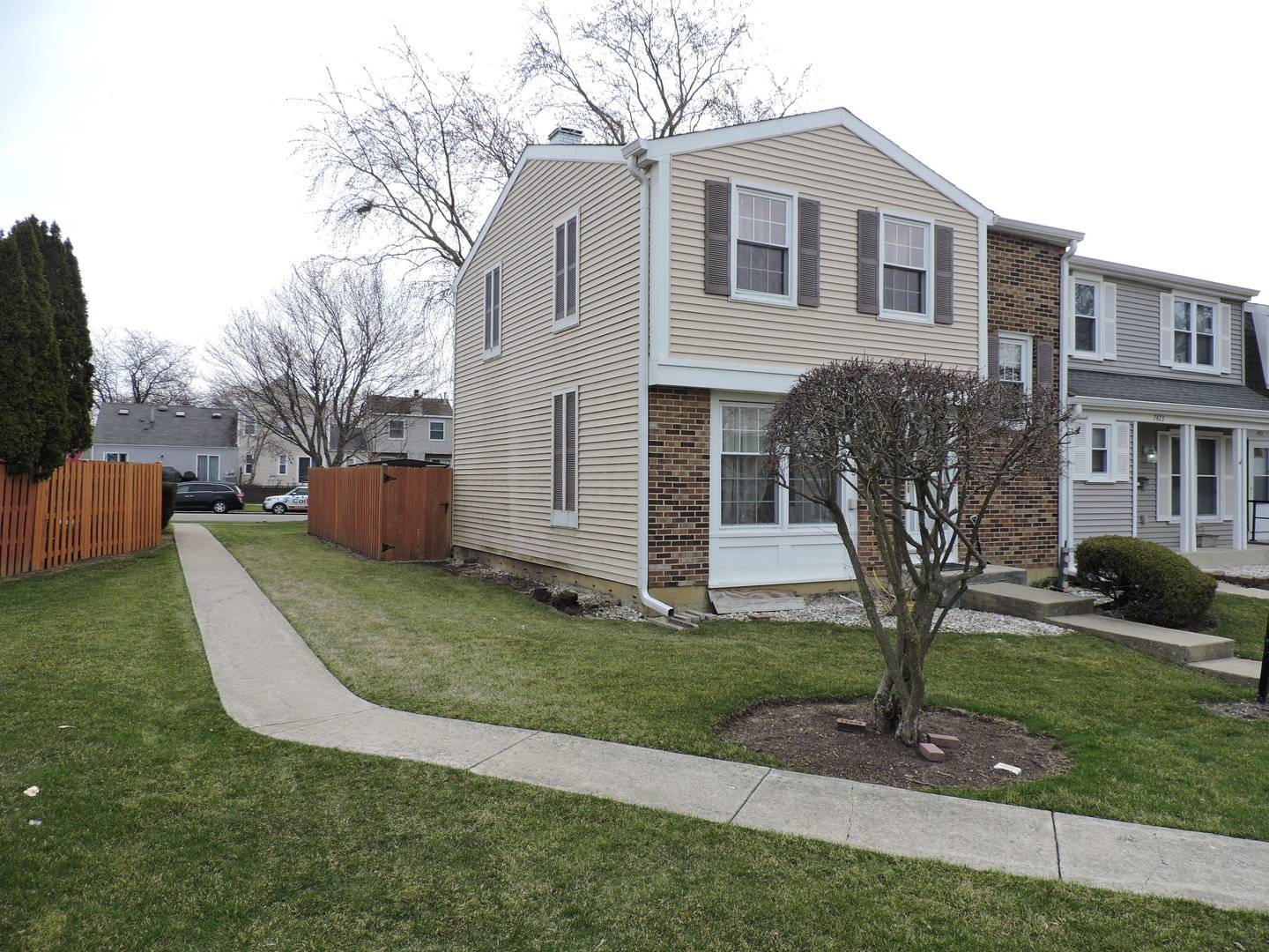 7425 Nantucket CV, Hanover Park, IL 60133