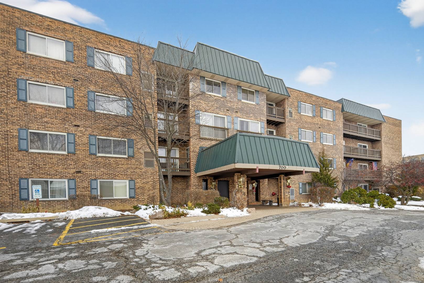 700 PERRIE DR #207, Elk Grove Village, IL 60007