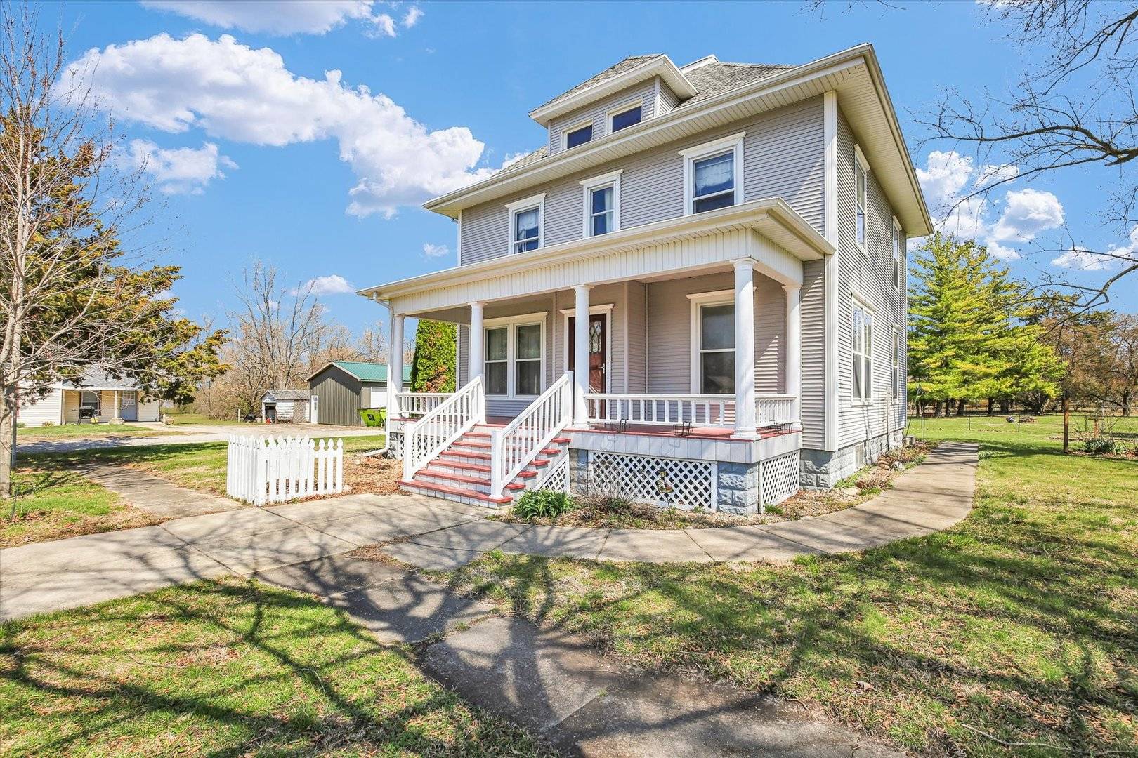 430 N Indiana AVE, Deland, IL 61839