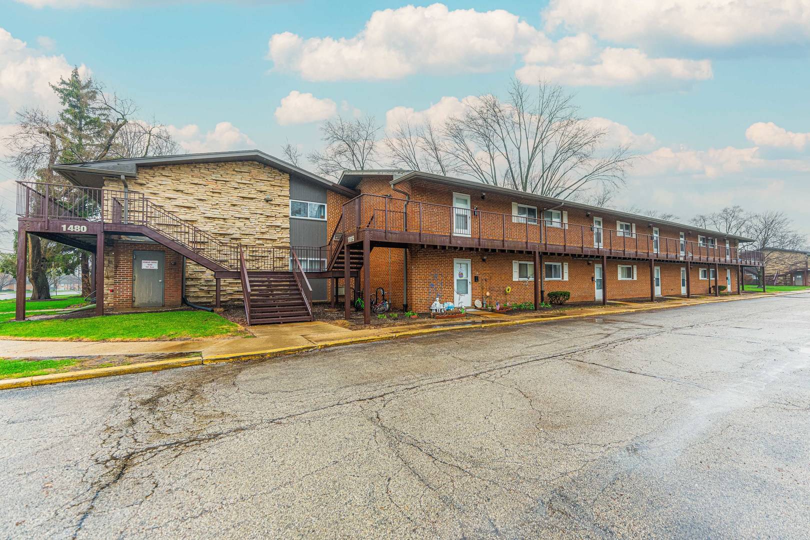 1815 Whitechapel DR #2D, Mount Prospect, IL 60056