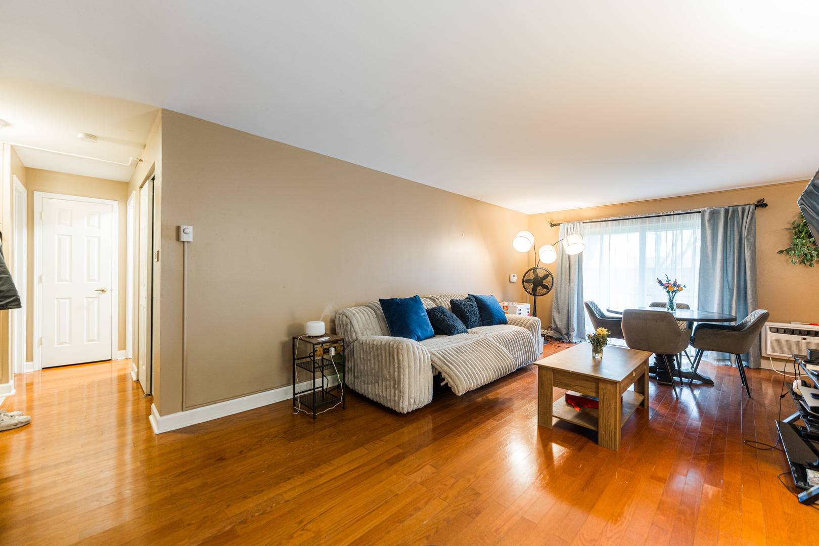 1815 Whitechapel DR #2D, Mount Prospect, IL 60056