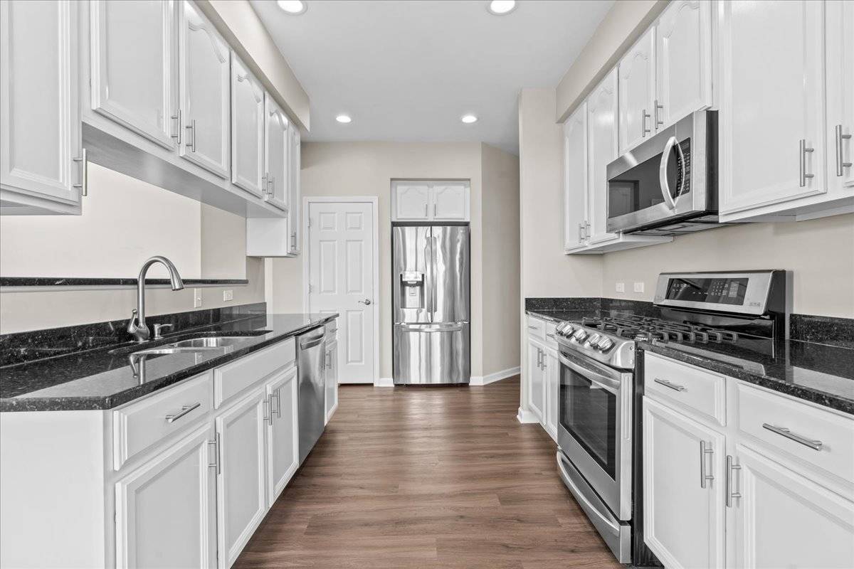 702 N KEYSTONE LN, Vernon Hills, IL 60061
