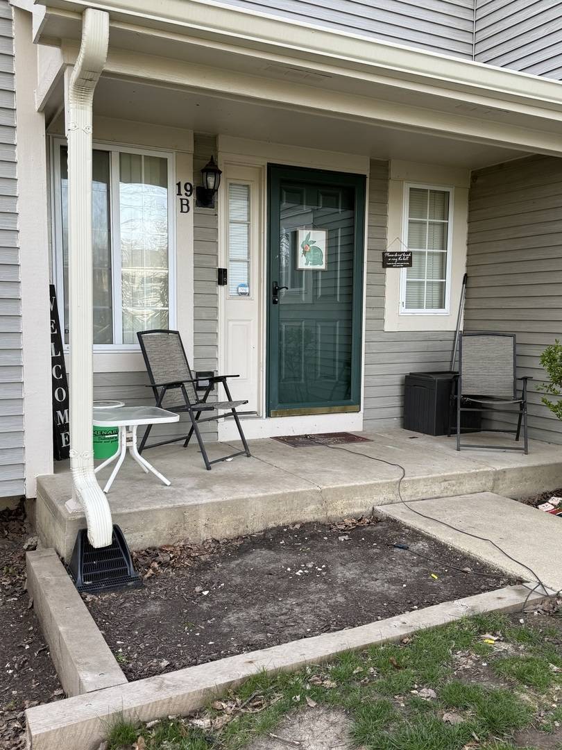 19 Windsor CIR #B, South Elgin, IL 60177