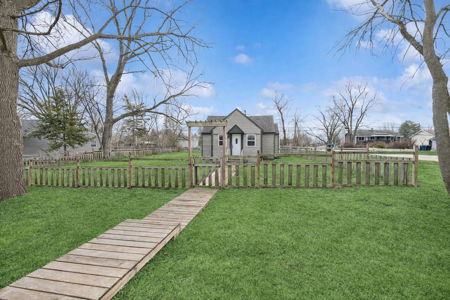 5313 Cleveland DR, Mchenry, IL 60050