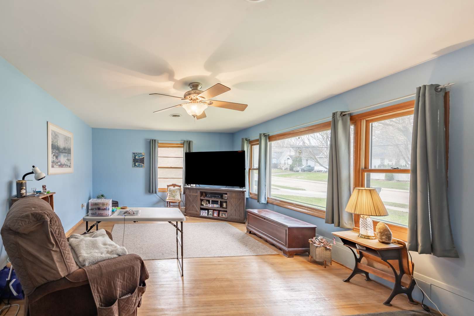 63 S Union ST, Elgin, IL 60123