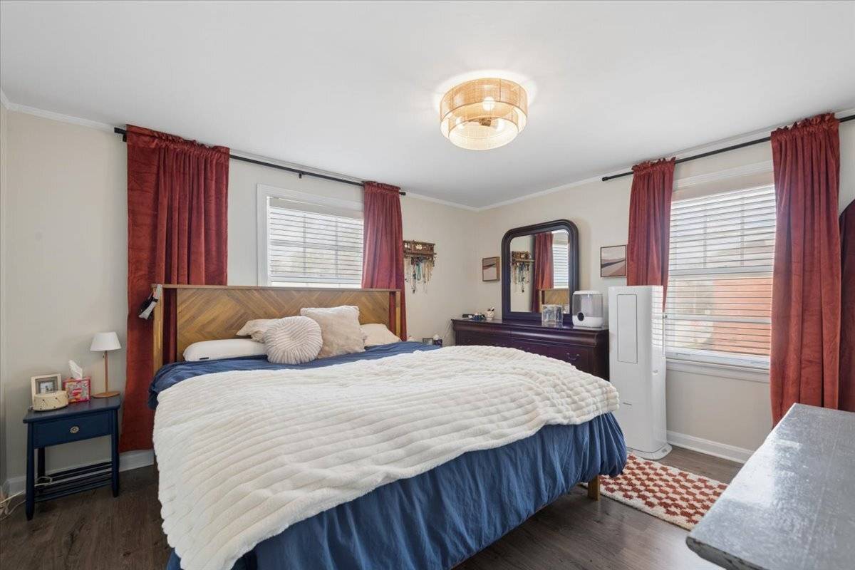 7151 N Ottawa AVE, Chicago, IL 60631