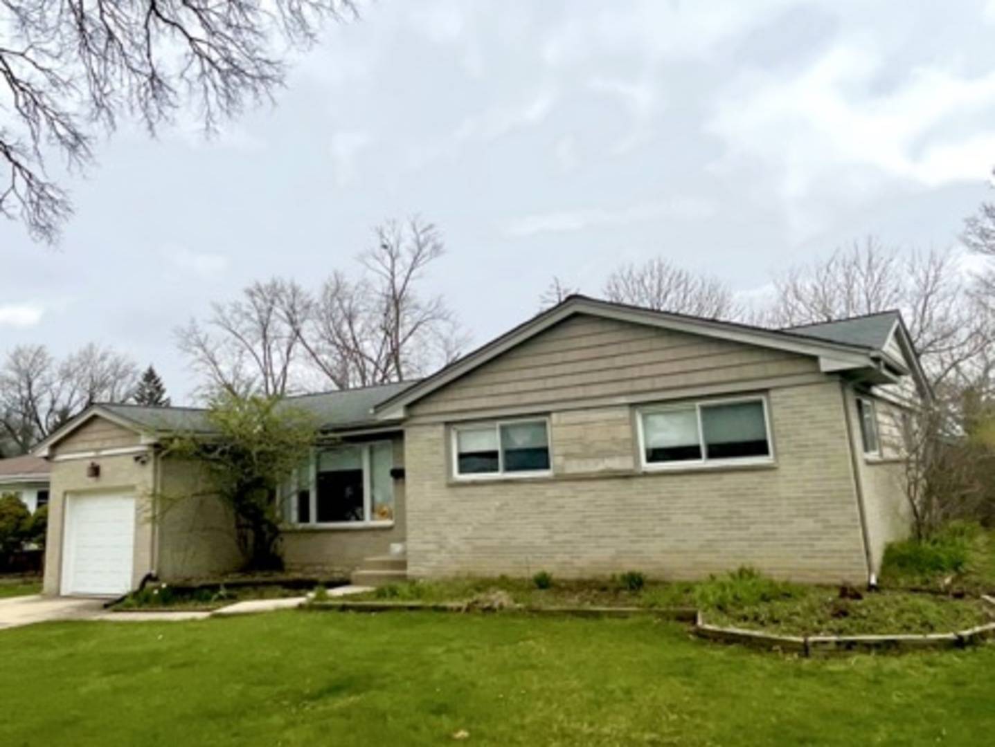 807 S Owen ST, Mount Prospect, IL 60056