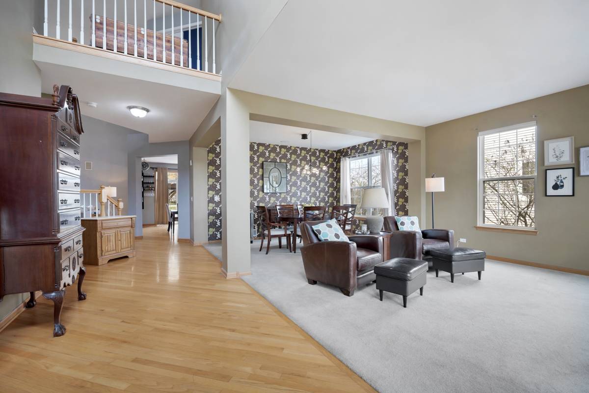 9985 Berkshire LN, Huntley, IL 60142