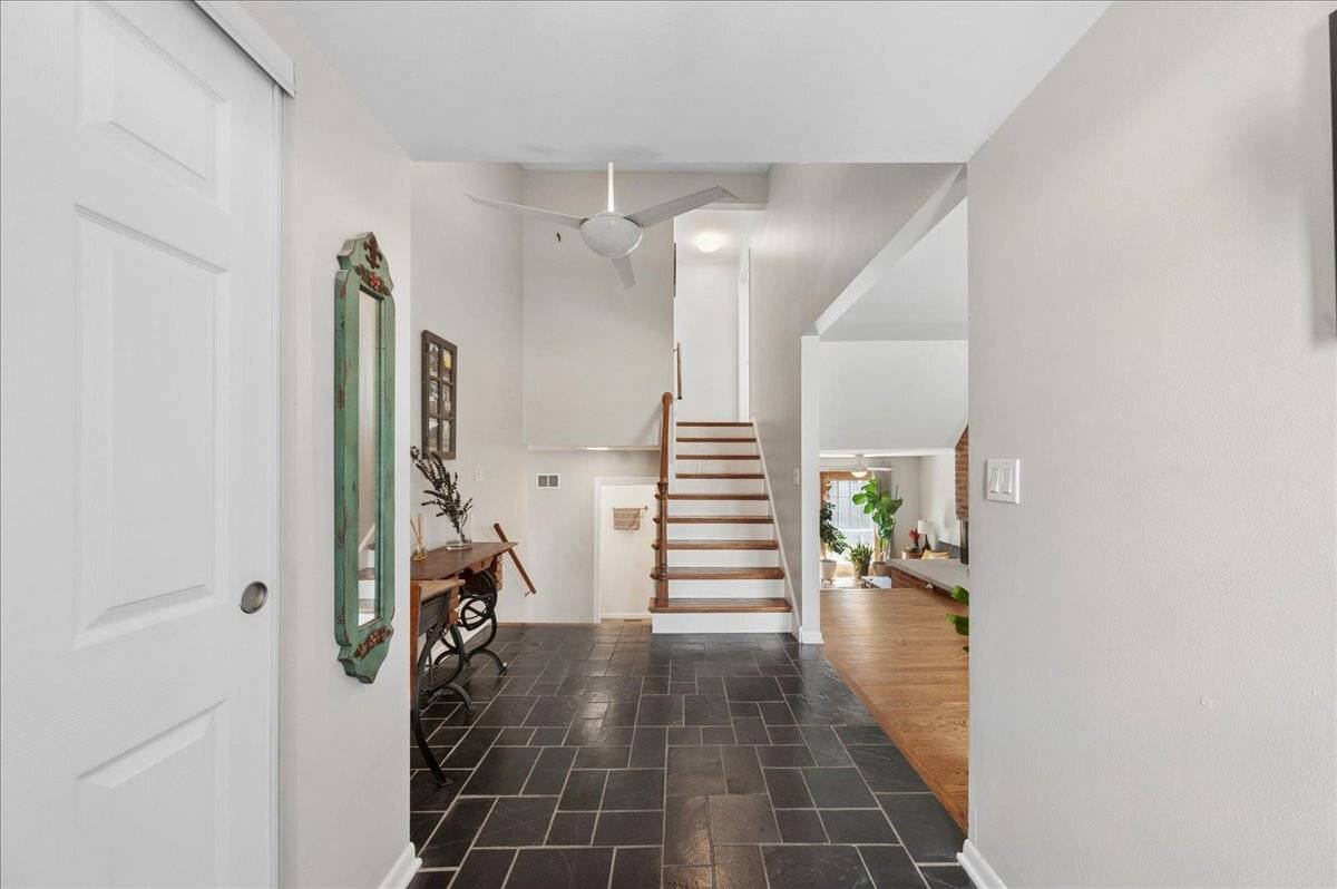 2711 E Bel Aire DR, Arlington Heights, IL 60004
