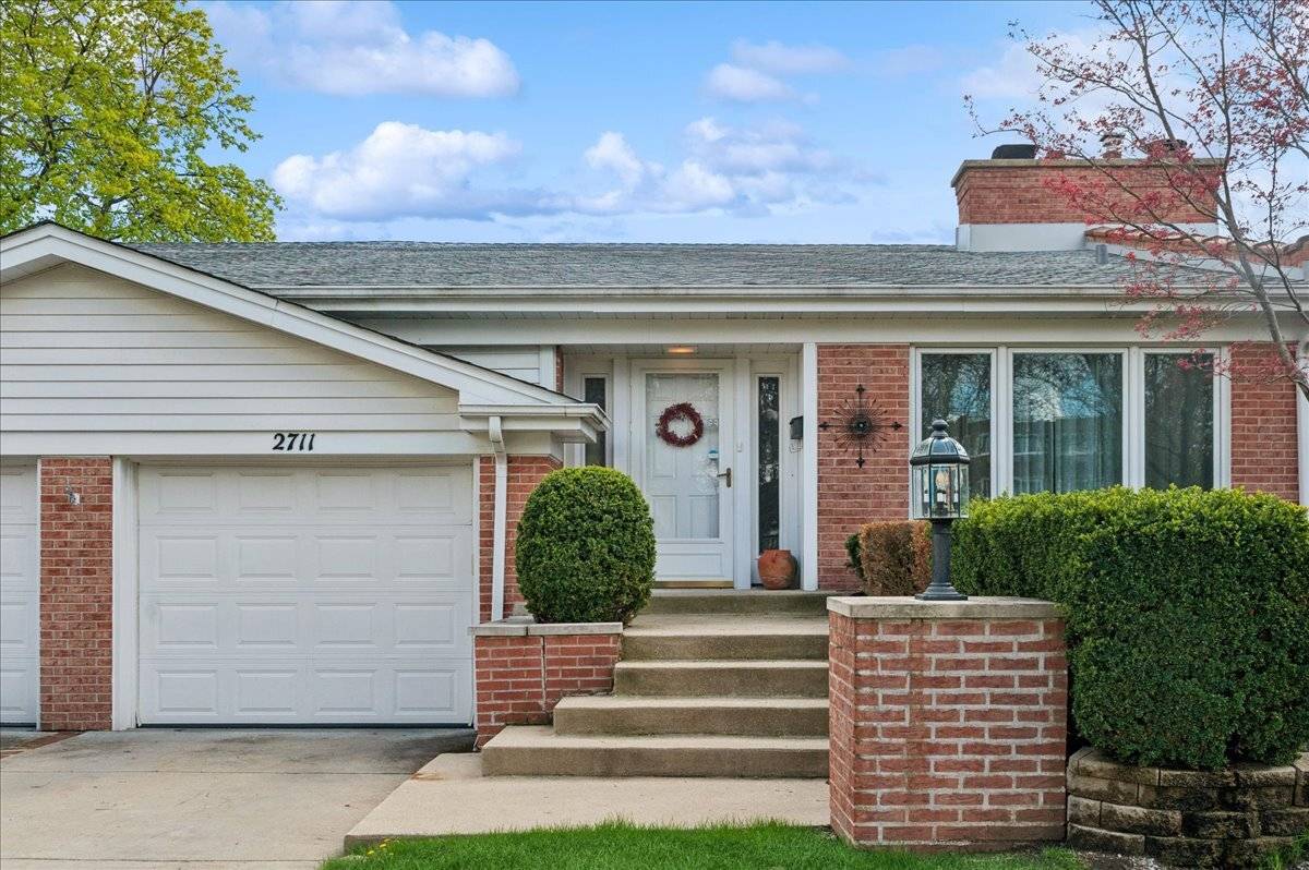 2711 E Bel Aire DR, Arlington Heights, IL 60004