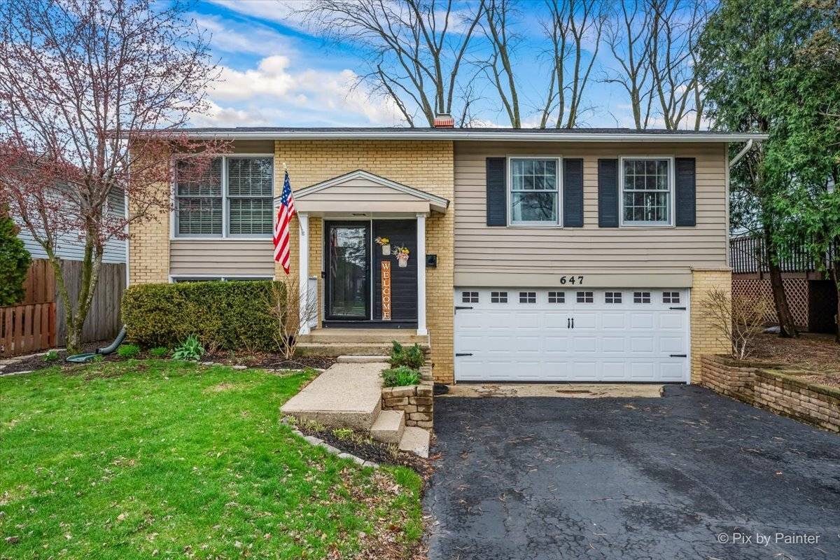 647 N Ridgemoor AVE, Mundelein, IL 60060