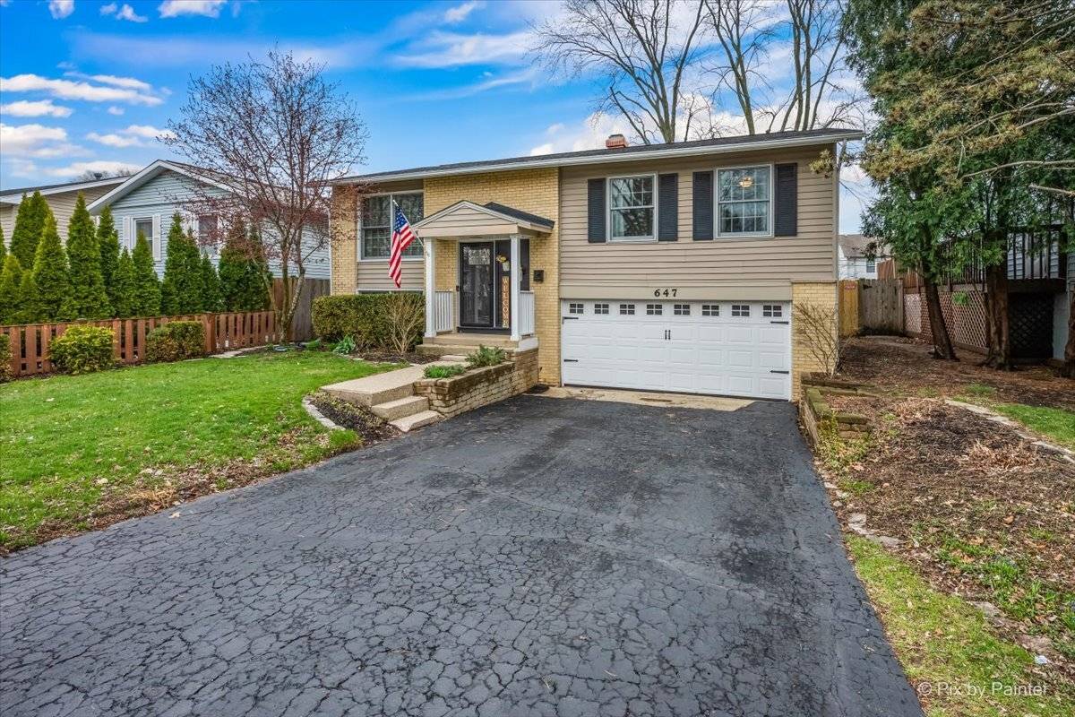 647 N Ridgemoor AVE, Mundelein, IL 60060