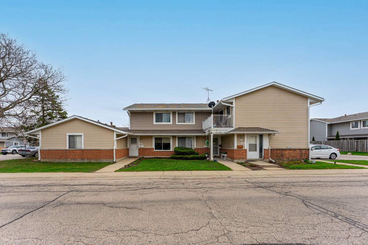 6102 Kit Carson DR, Hanover Park, IL 60133