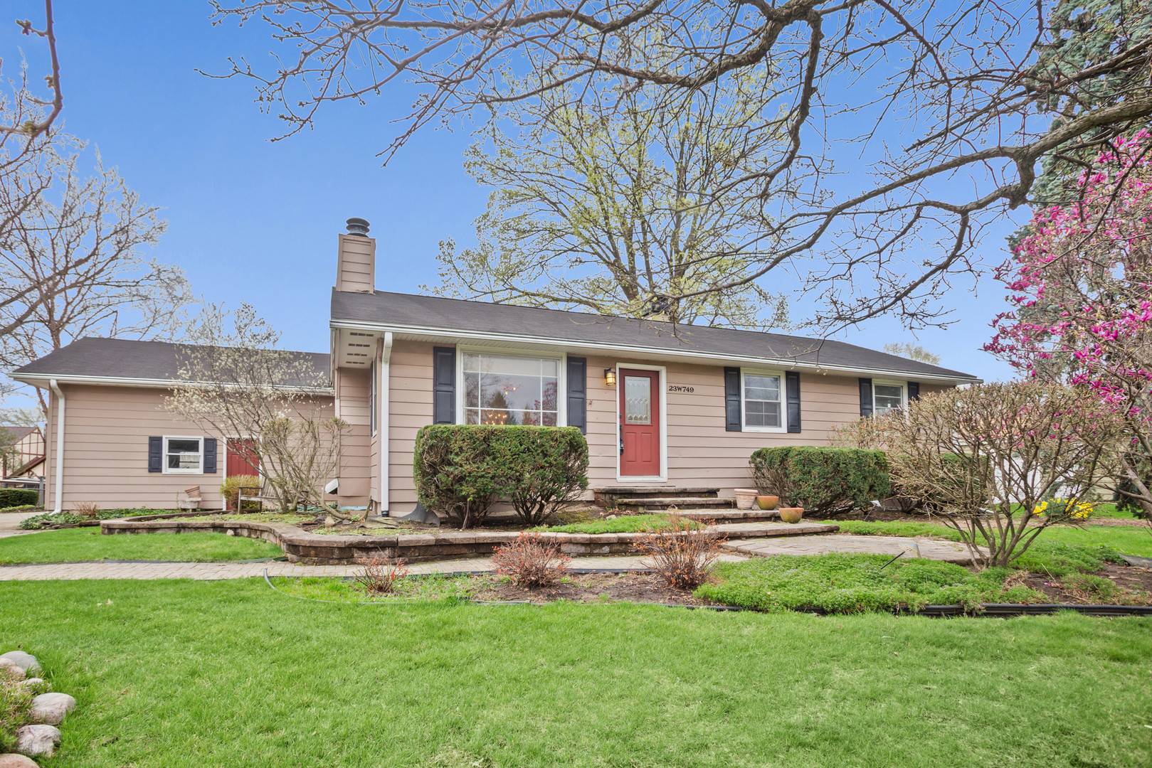 23W749 Bryn Mawr AVE, Roselle, IL 60172