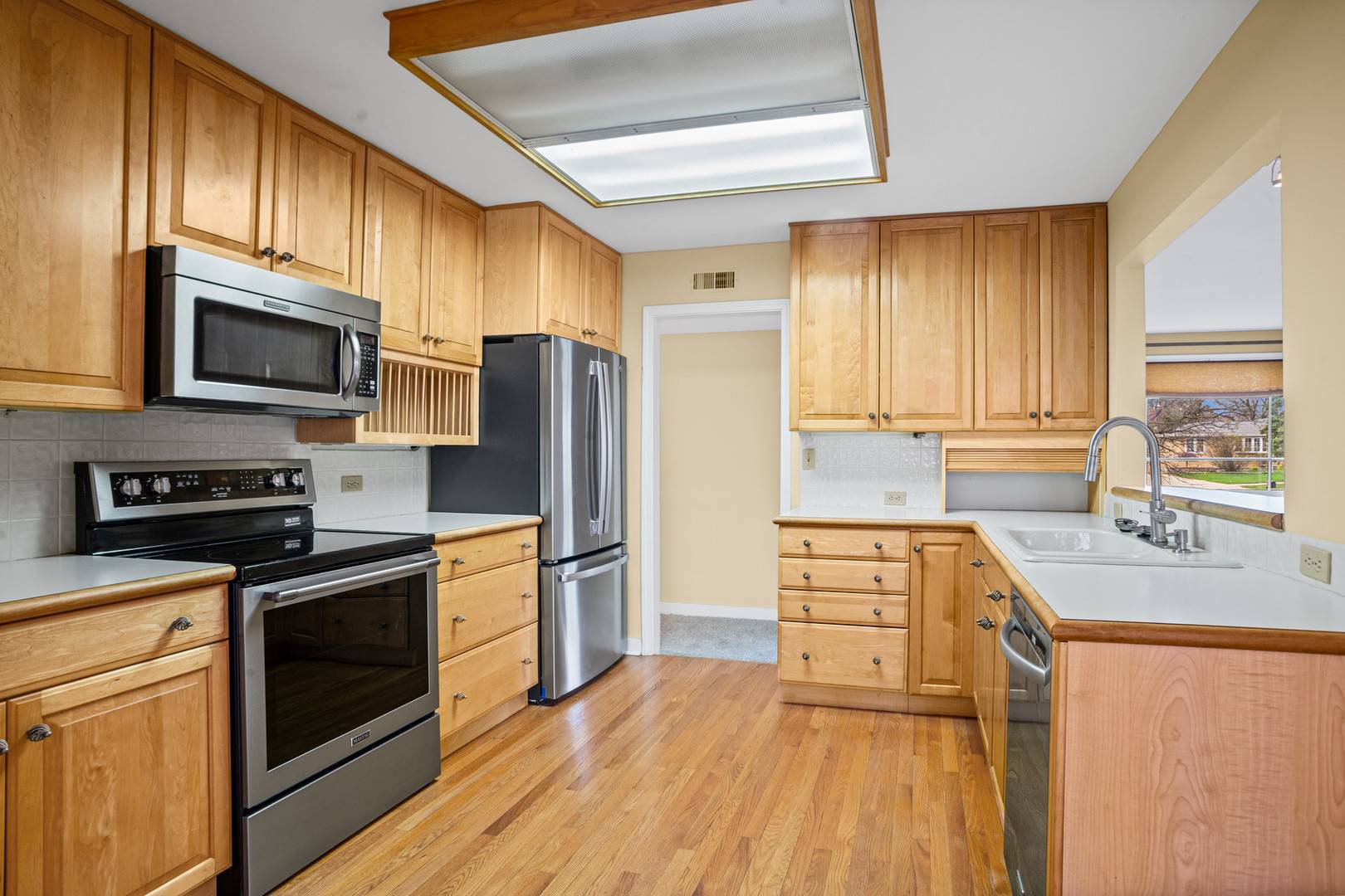 23W749 Bryn Mawr AVE, Roselle, IL 60172