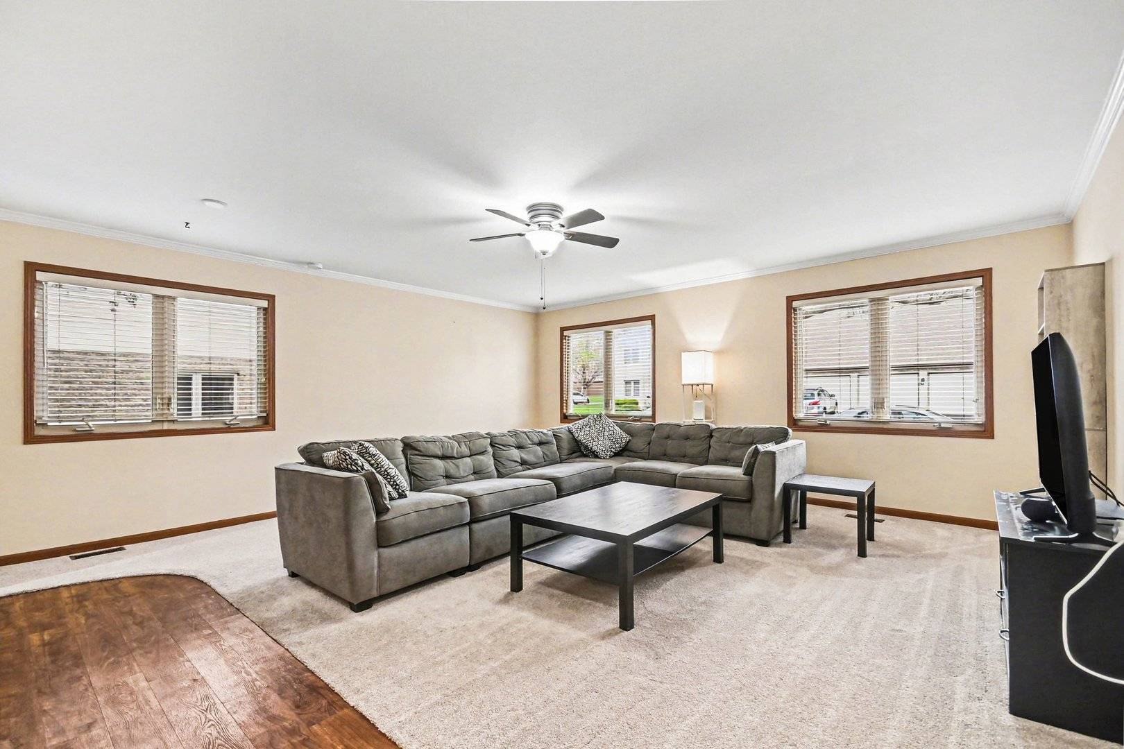 157 Saenz LN #157, Joliet, IL 60436