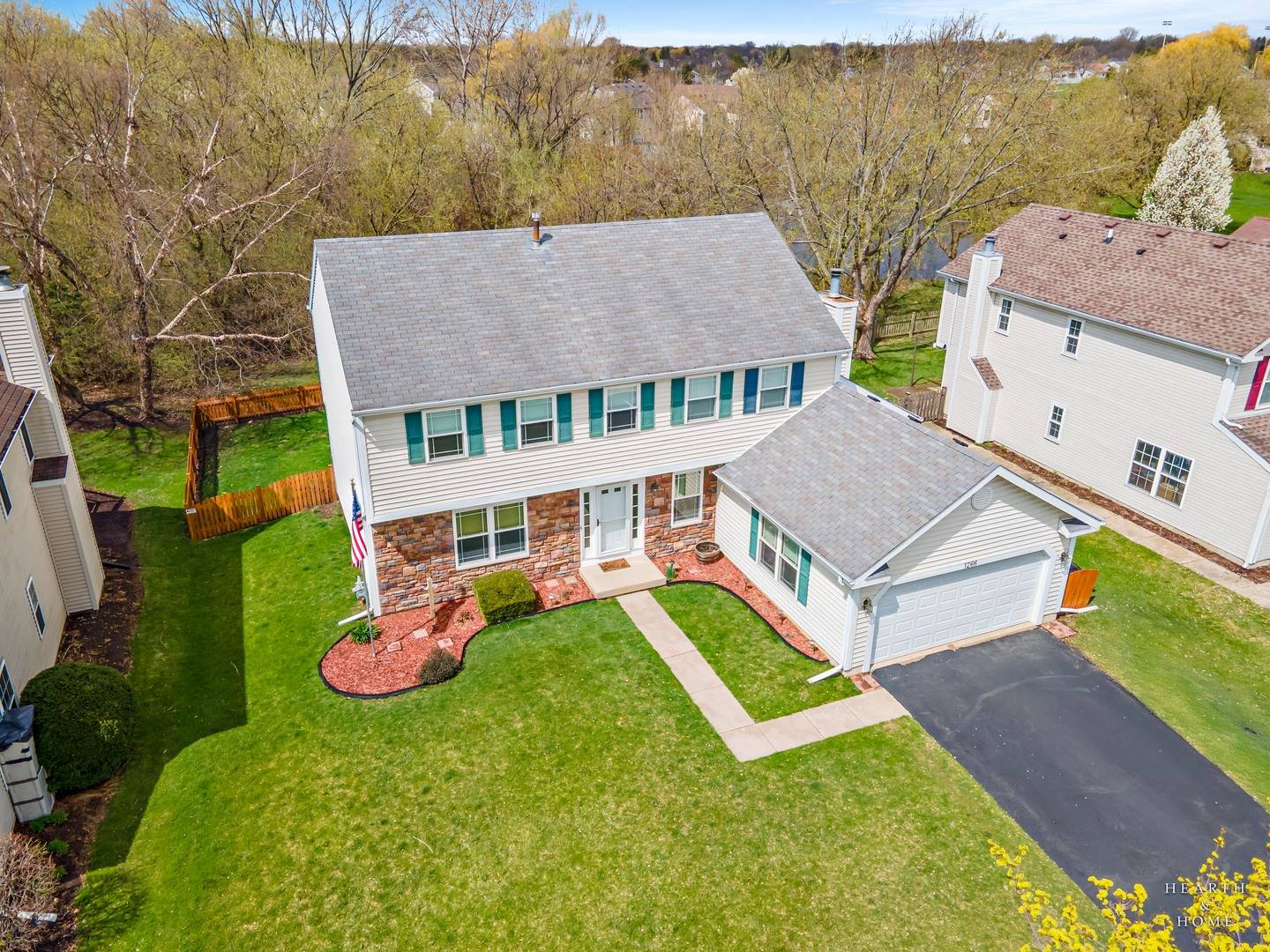 1266 Fernleaf DR, Crystal Lake, IL 60014