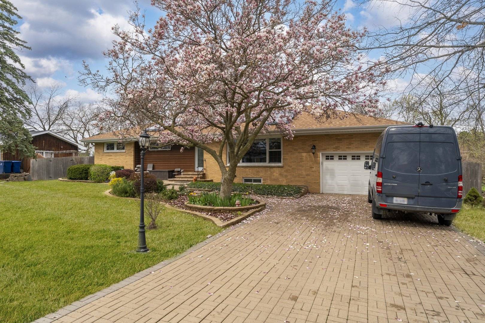 16W604 Crest AVE, Bensenville, IL 60106