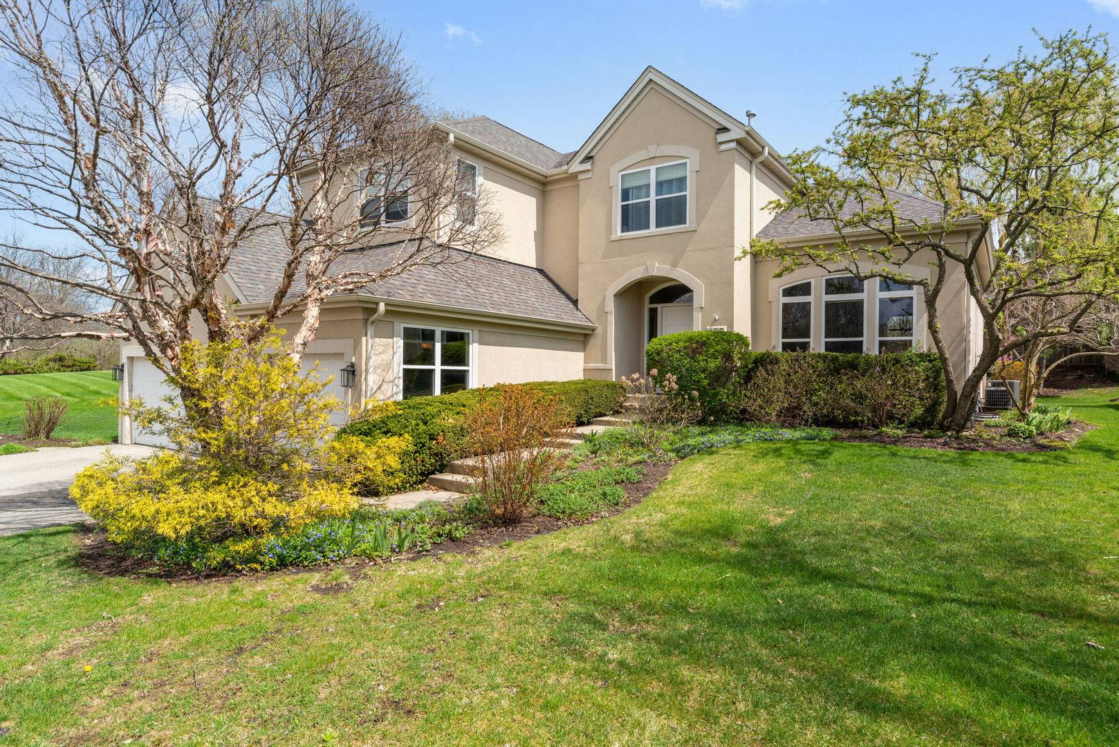 483 Castle Pines LN, Riverwoods, IL 60015