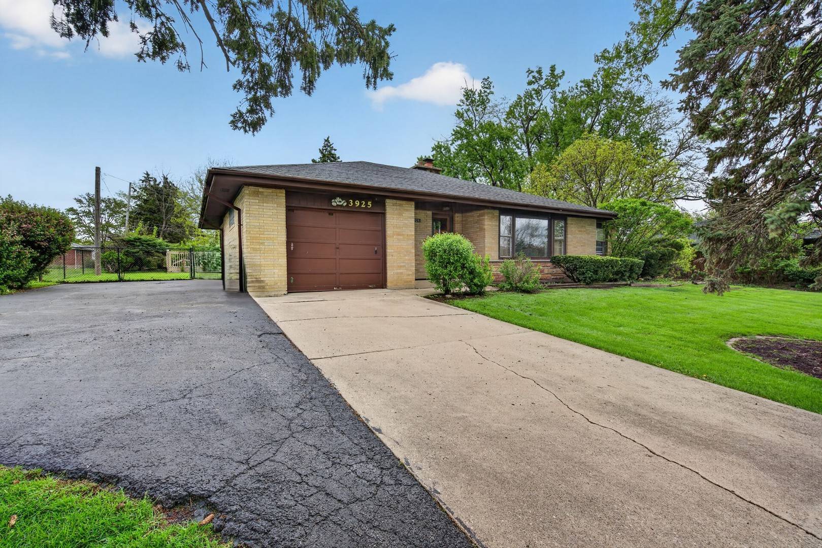 3925 Downers DR, Downers Grove, IL 60515