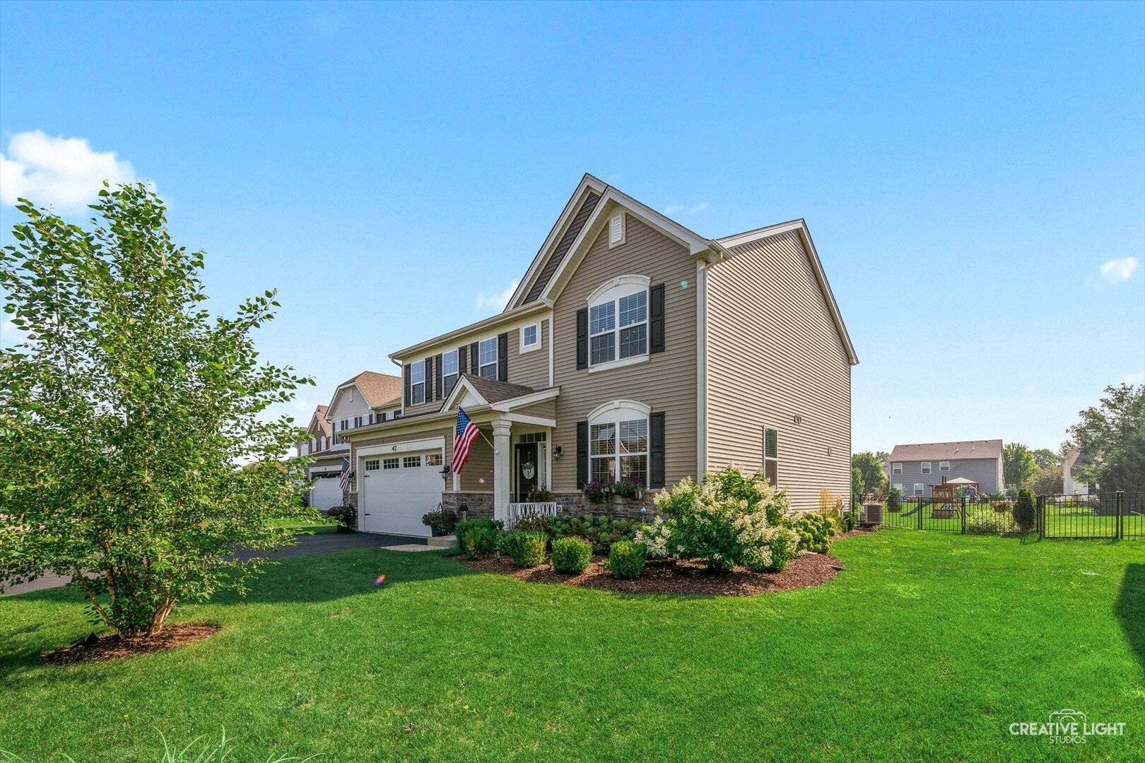 47 Windstone DR, North Aurora, IL 60542