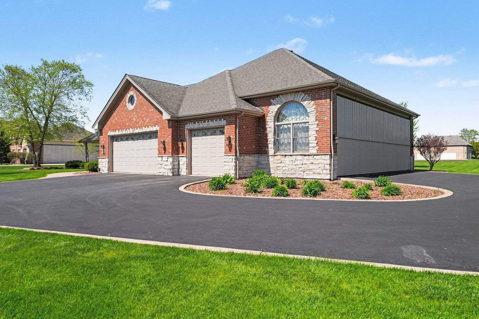 25202 S Doolittle DR, Monee, IL 60449