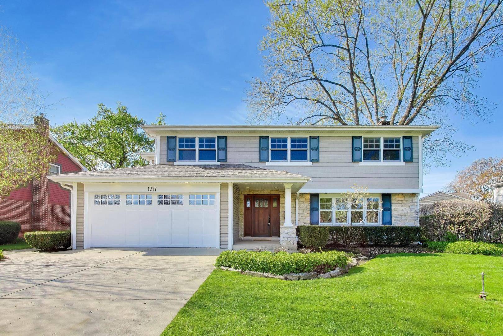 1317 W Grove ST, Arlington Heights, IL 60005