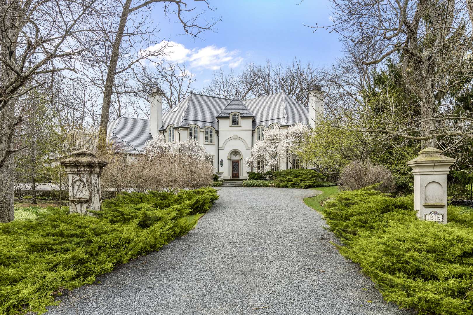 1315 Abington Cambs DR, Lake Forest, IL 60045