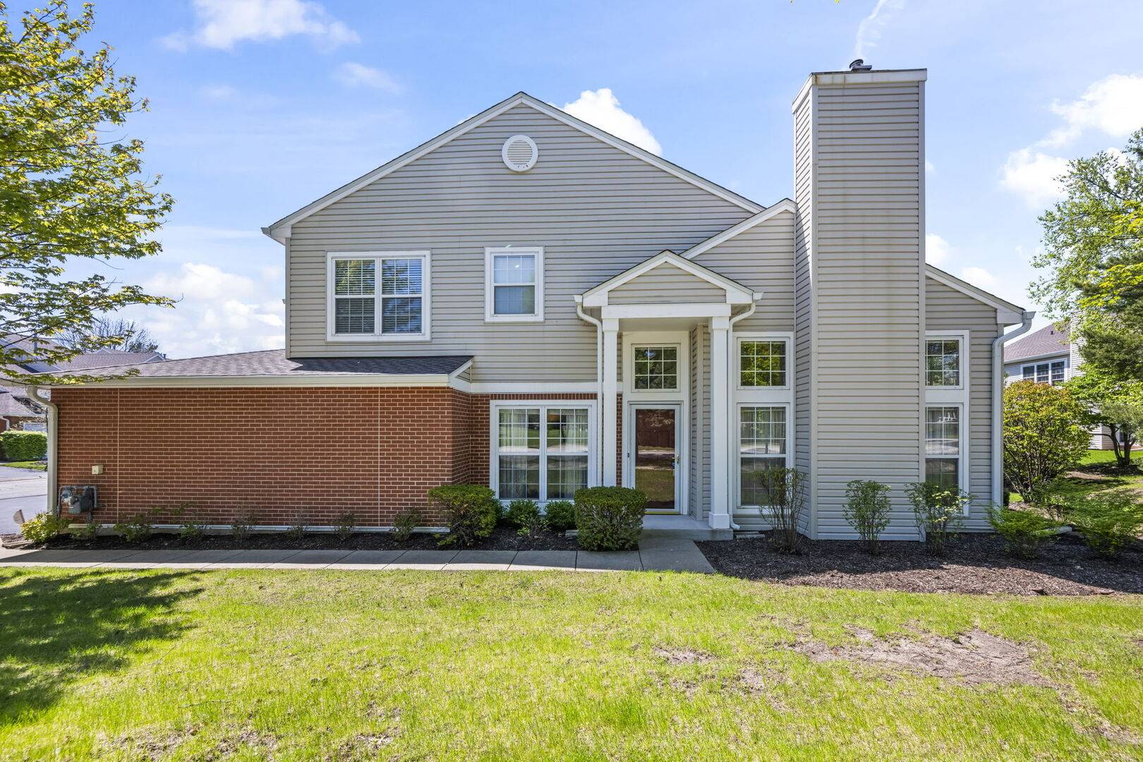 828 Old Checker RD, Buffalo Grove, IL 60089