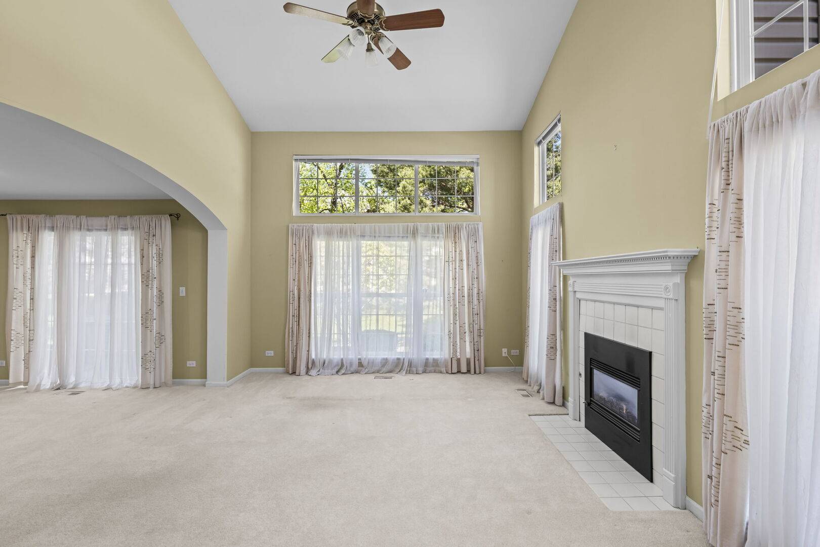 828 Old Checker RD, Buffalo Grove, IL 60089