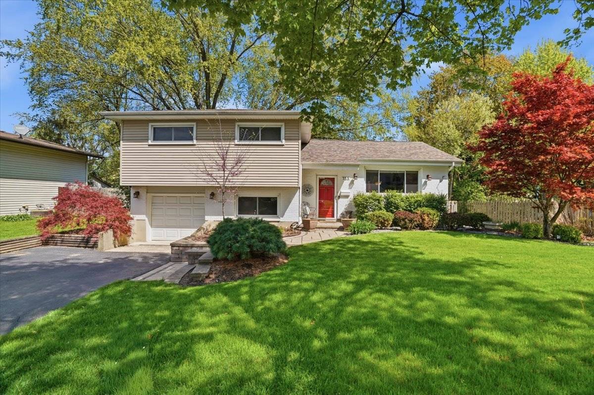 758 7TH AVE, Libertyville, IL 60048
